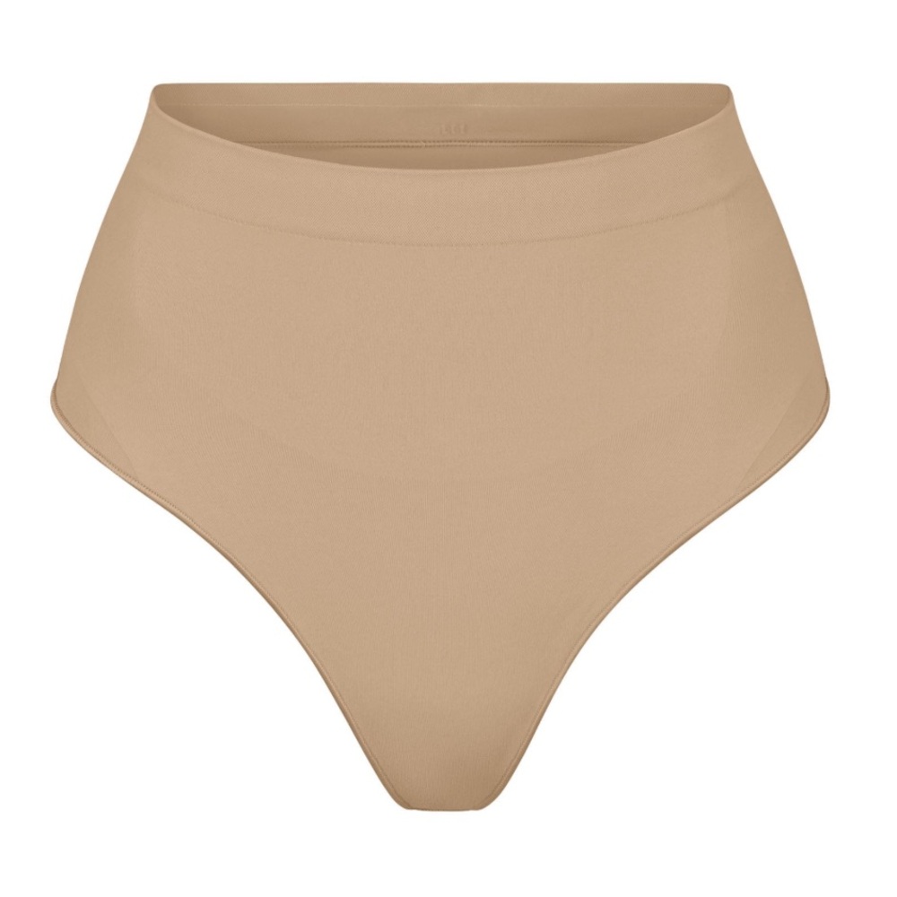 SKIMS NWOT Seamless Sculpt Mid Waist Thong, Color: Clay, Size: S